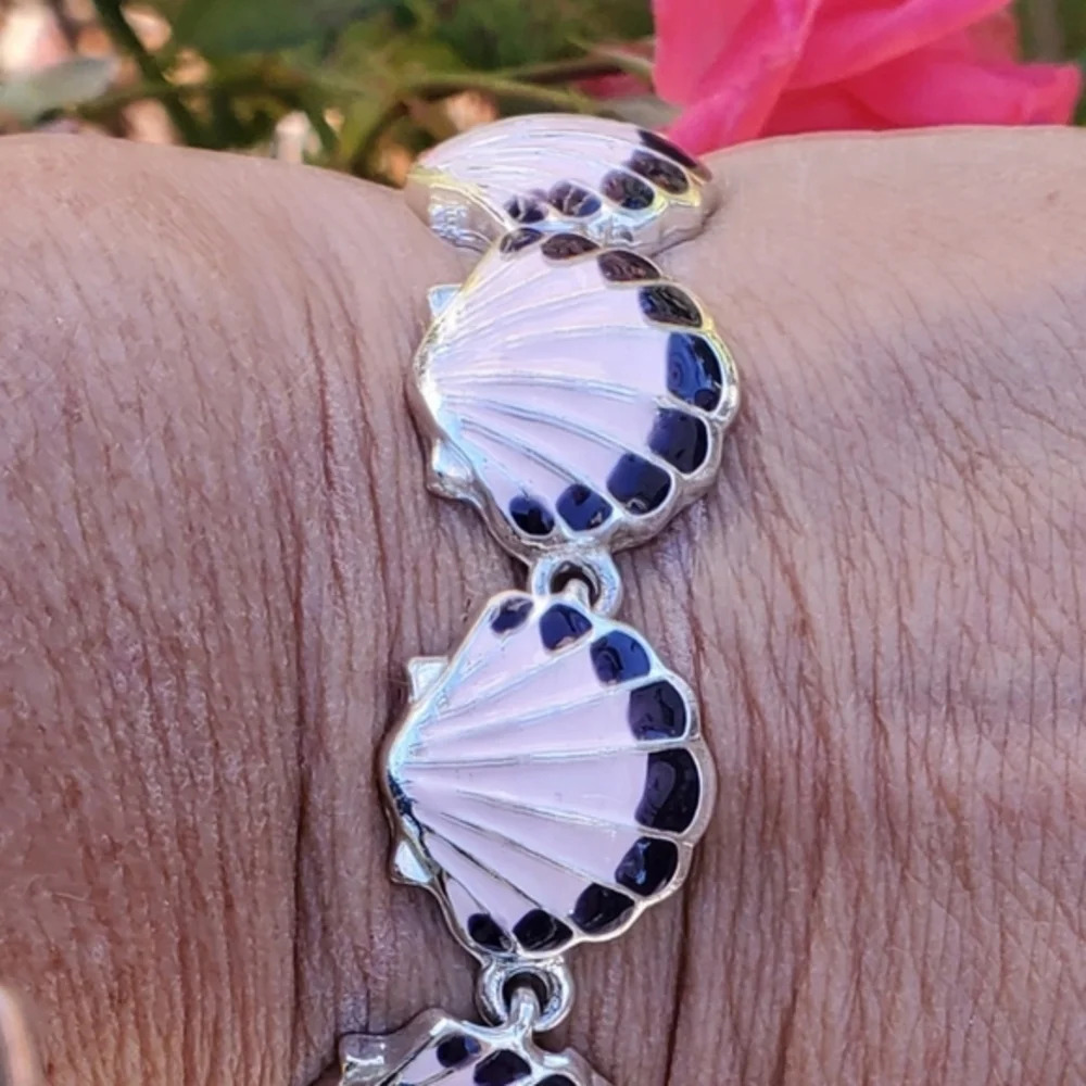 Enamel seashell bracelet - Picture 5 of 7